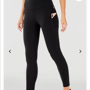 Fabletics Oasis High-Waisted Pocket 7/8